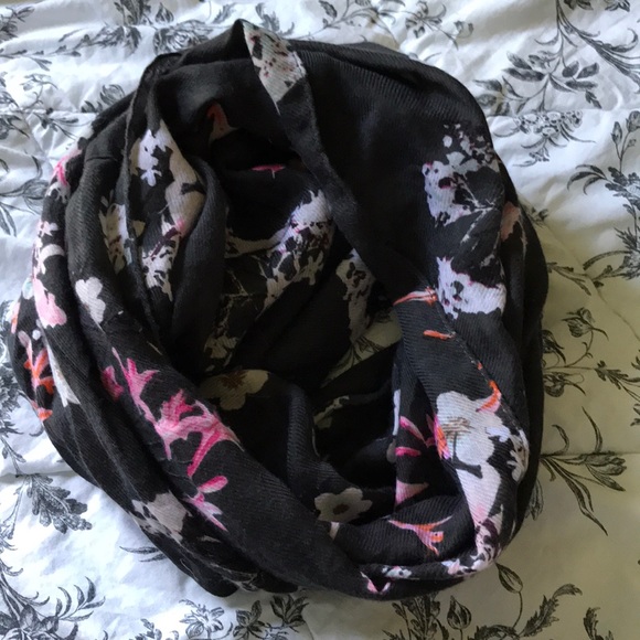 Infinity scarf - Picture 2 of 3